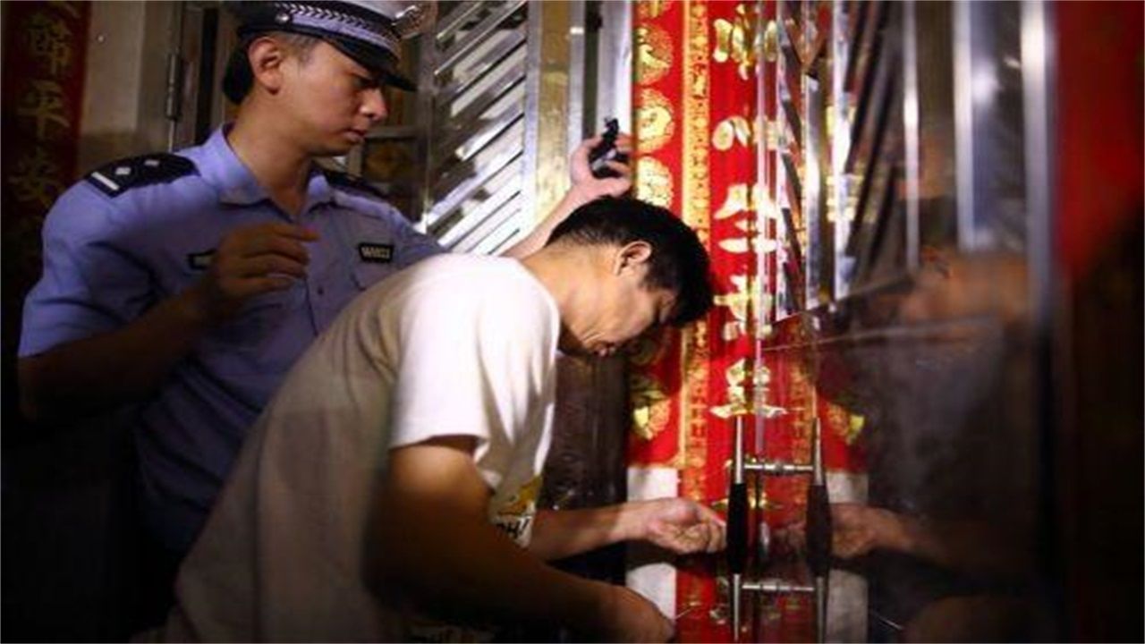 香港岛请开锁师傅开了锁后，师傅为什么一般都不进门，就算主人请也不进去？